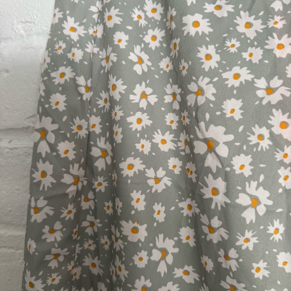 SHEIN Daisy Floral High-Low Skirt - Size Small $12 - Picture 2 of 13